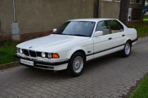 BMW 740i 1992 года  (UK)